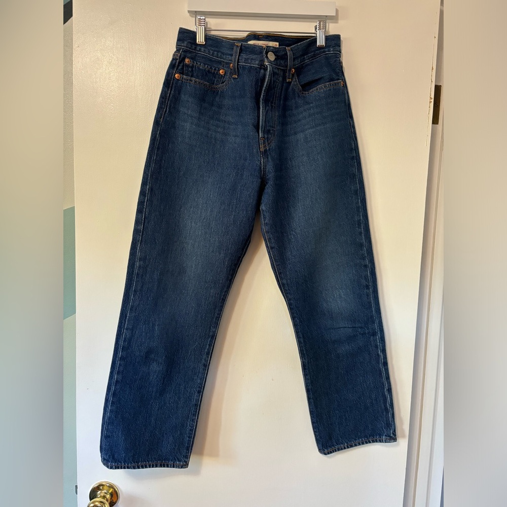 Levi’s wedgie straight, 29, like-new